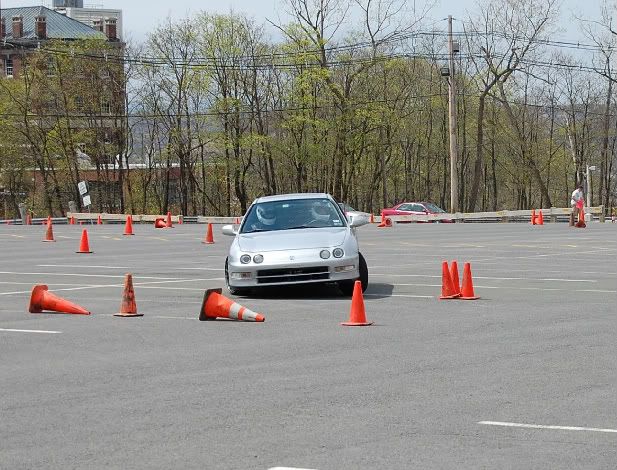 http://i161.photobucket.com/albums/t208/thelostcanadian/Car%20stuff/RPI%20Autocross%204-20-08/DSC_1469.jpg