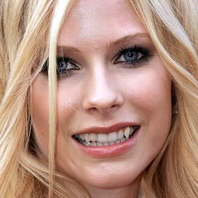 Avril Lavigne se someter a a un importante trabajo dental porque se siente 