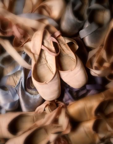 Image hotlink - 'http://i161.photobucket.com/albums/t218/dancelivelove07/Ballet%20Shoes/photographybyGarySChapman.jpg' Image hotlink - 'http://i161.photobucket.com/albums/t218/dancelivelove07/Ballet%20Shoes/photographybyGarySChapman.jpg'