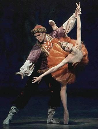 Image hotlink - 'http://i161.photobucket.com/albums/t218/dancelivelove07/Royal%20Ballet/Alexandra%20Ansanelli/firebird.jpg' Image hotlink - 'http://i161.photobucket.com/albums/t218/dancelivelove07/Royal%20Ballet/Alexandra%20Ansanelli/firebird.jpg'