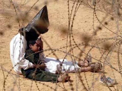 Ο Ιρακινός αιχμάλωτος με το παιδί του