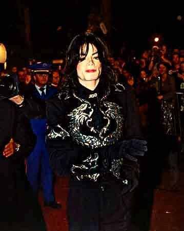 era_mj_invincible_wma2000-06.jpg