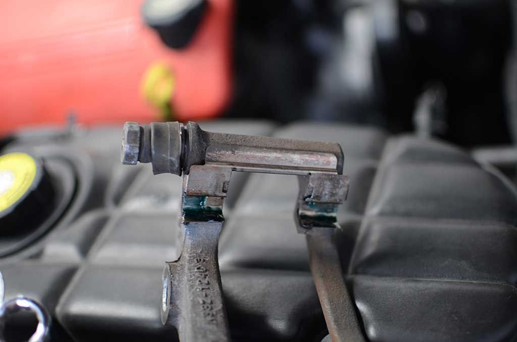 How do I remove a seized caliper slider pin ? Z06 content inside VW