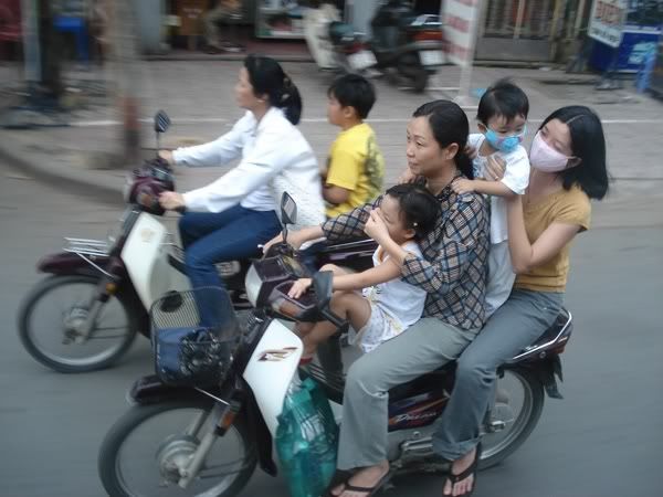 cuatro-en-moto1.jpg