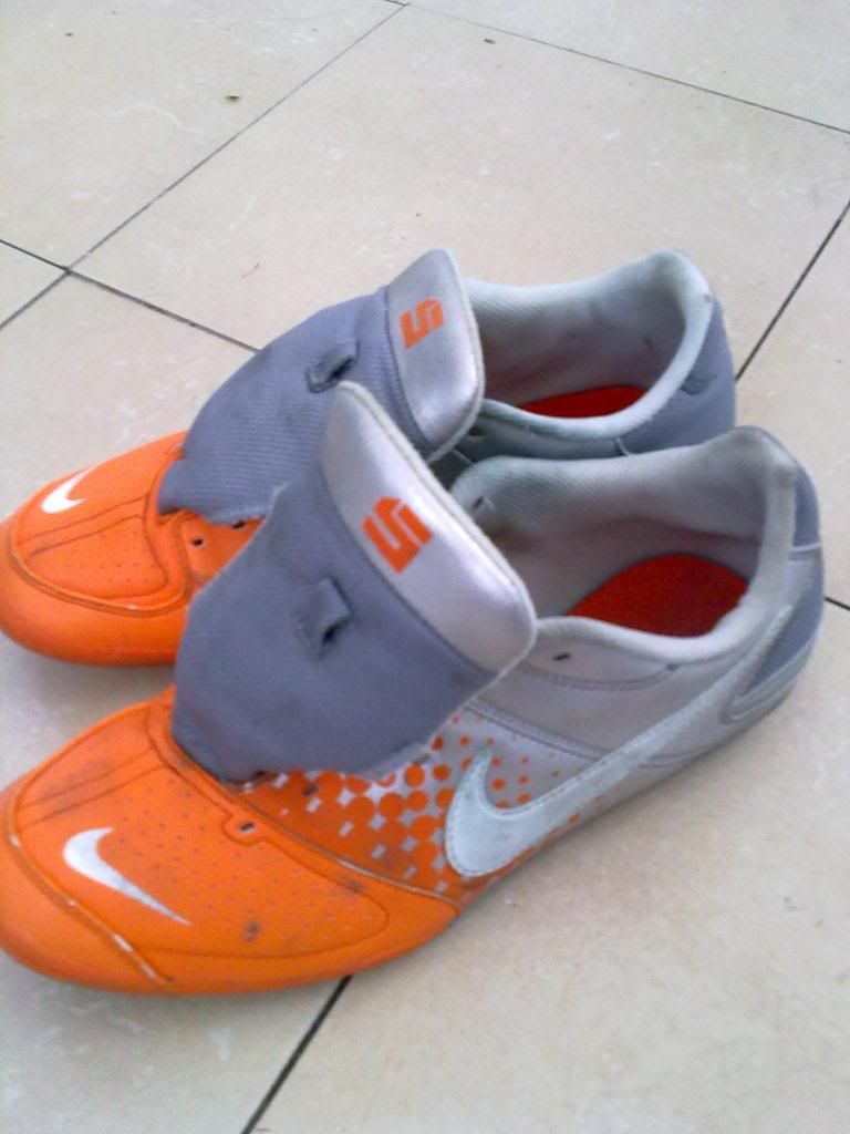 nike futsal shoes al ikhsan